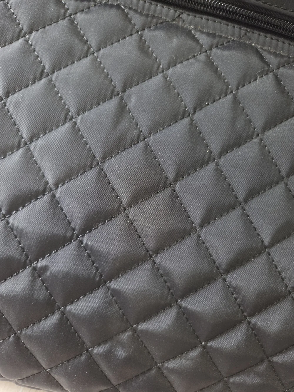 Hedgren Black Diamond Quilted Laptop Work Briefcase Bag Red Lining 16x12.5